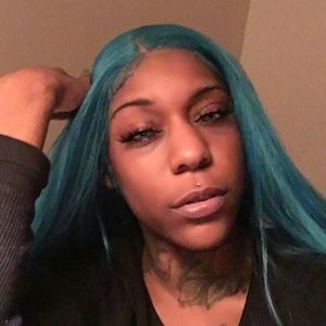 Meet your Posher, Mona